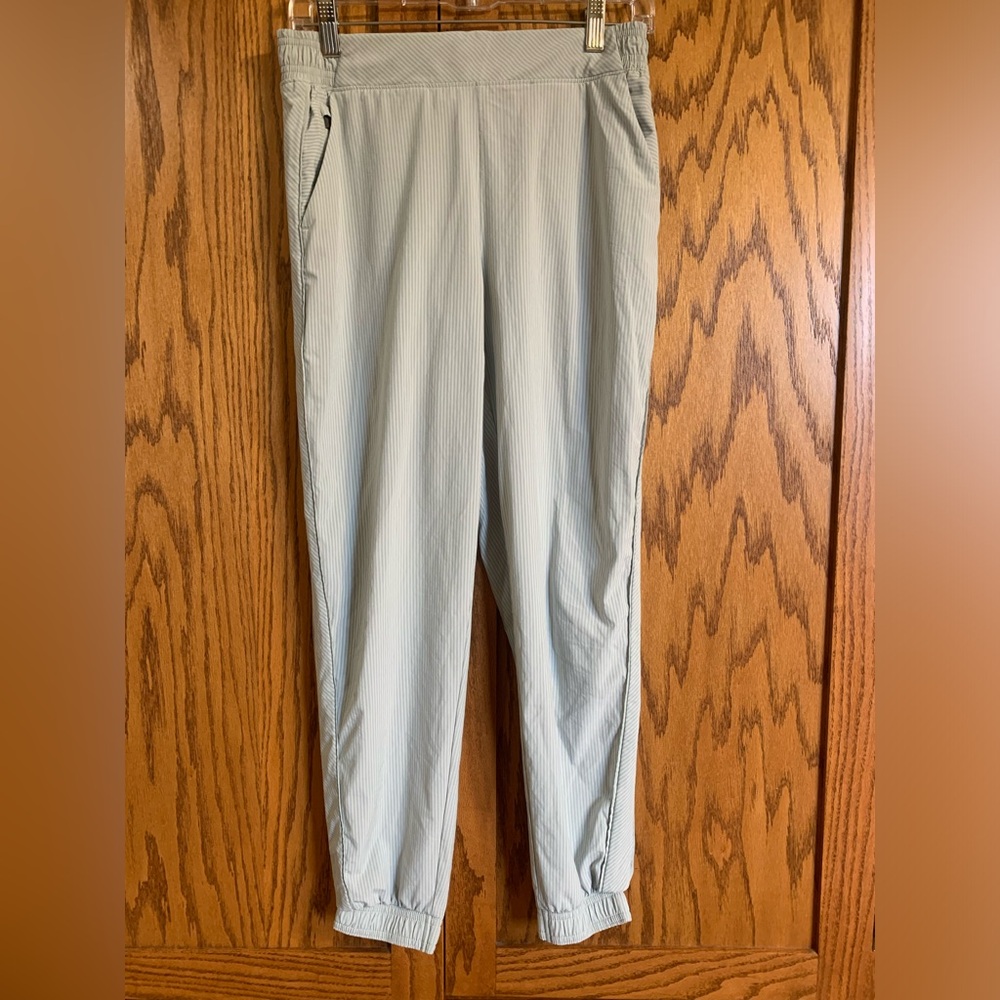 Athleta Size 10 Brooklyn Joggers Grey Striped Pants Loose Fit Tapered.
